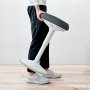 Ergonomická balančná stolička Leitz Ergo na státie, svetlo šedá